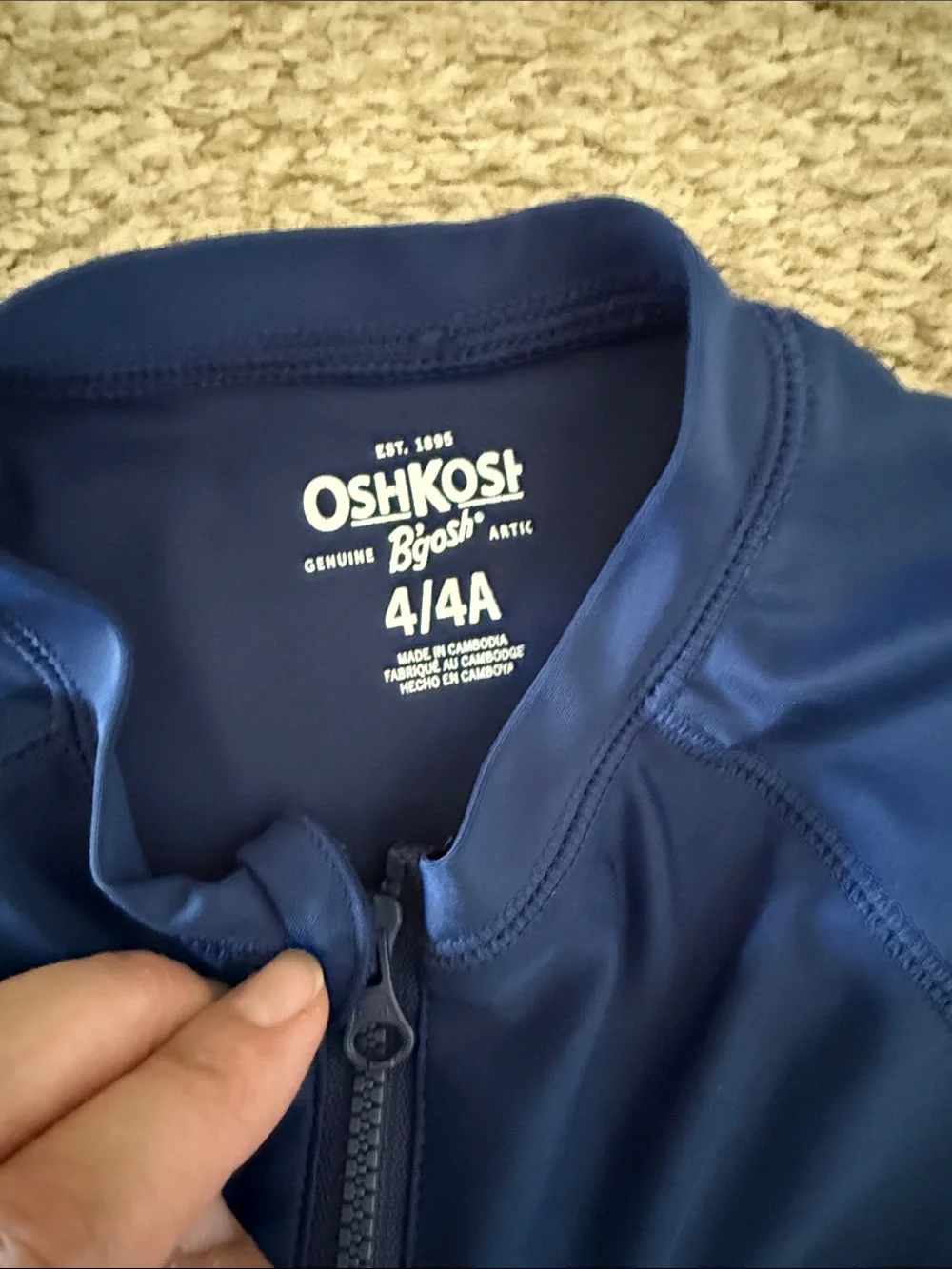 OshKosh B'gosh Navy Blue Rashguard with Teal 'Make Waves' Sleeve size 4